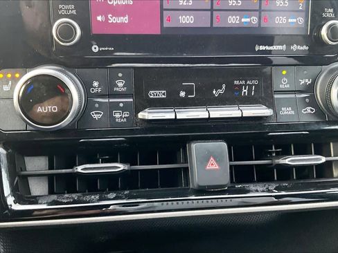 Used 2022 Toyota Highlander XLE image 35