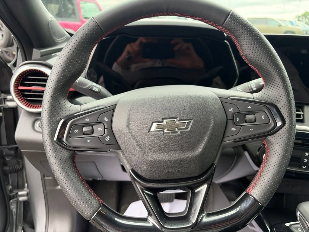 Used 2025 Chevrolet Trax RS w/ Driver Confidence Package FWD image 19
