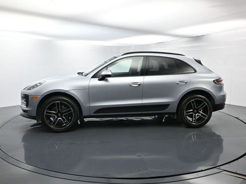 Certified 2021 Porsche Macan image 2
