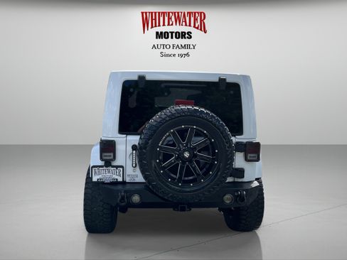Used 2017 Jeep Wrangler Unlimited Sahara w/ Connectivity Group AWD/4WD image 4