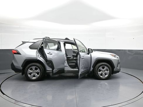 Used 2022 Toyota RAV4 LE AWD/4WD image 41