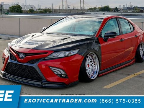Used 2019 Toyota Camry XSE image 1
