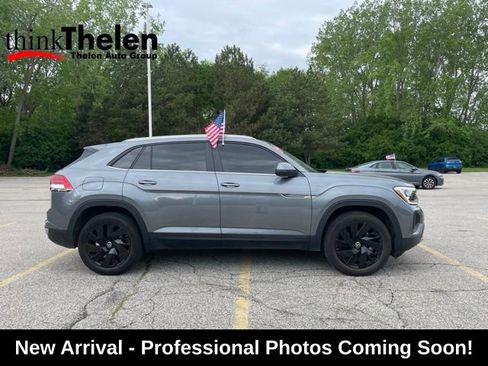 Used 2025 Volkswagen Atlas Cross Sport SE w/ Panoramic Sunroof Package AWD/4WD image 4
