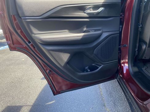 New 2025 Jeep Grand Cherokee Laredo X image 21