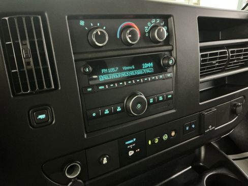 Used 2019 Chevrolet Express 2500 RWD image 21
