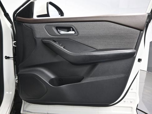 Used 2023 Nissan Rogue SV image 14