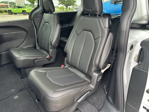 New 2026 Chrysler Pacifica Select image 42