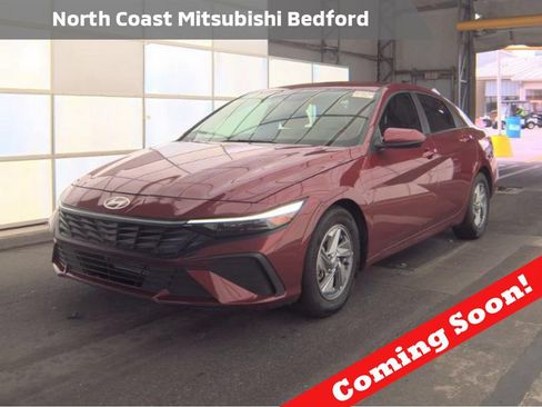 Used 2024 Hyundai Elantra SE FWD image 1