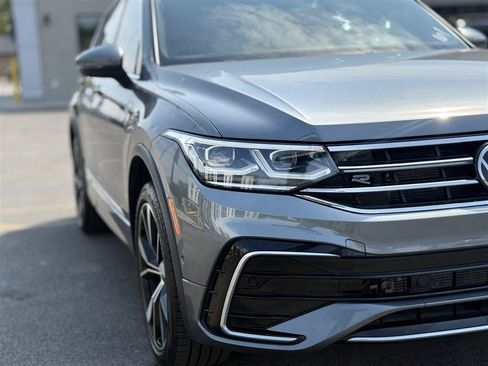 Used 2022 Volkswagen Tiguan SEL R-Line AWD/4WD image 11