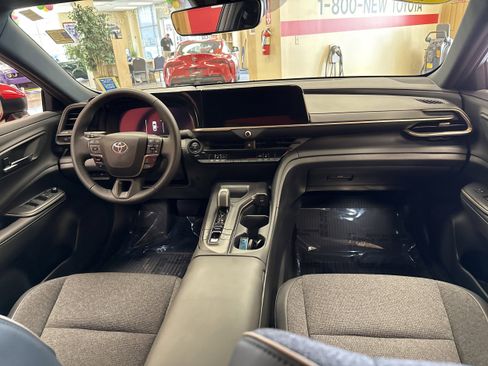 Used 2023 Toyota Crown XLE image 15