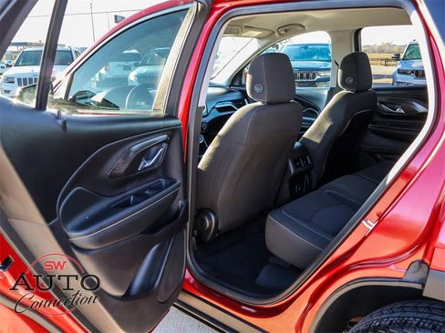 Used 2024 GMC Terrain SLE image 23