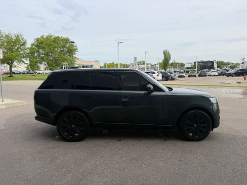 Used 2025 Land Rover Range Rover SE AWD/4WD image 3