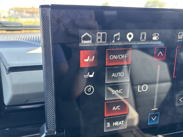 Certified 2026 GMC Hummer EV SUV AWD/4WD image 33
