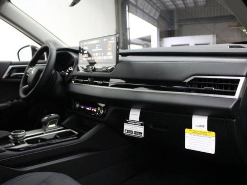 New 2026 Mitsubishi Outlander SE image 17