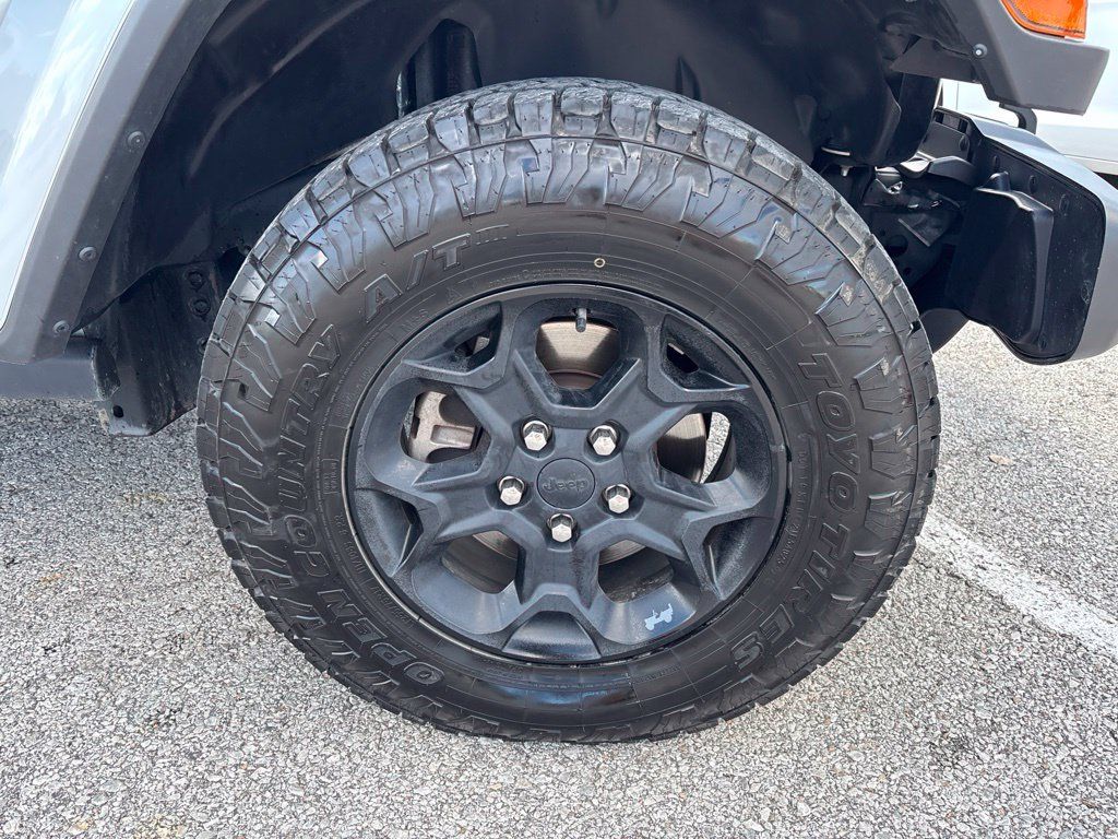 Used 2023 Jeep Gladiator Sport AWD/4WD image 10