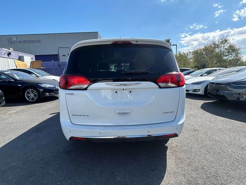 Used 2019 Chrysler Pacifica Limited image 5