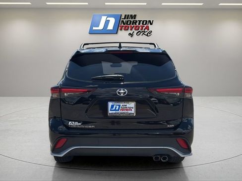 Used 2024 Toyota Highlander XSE FWD image 6