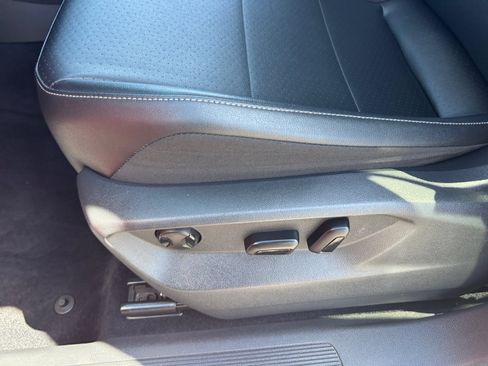 Used 2018 Volkswagen Tiguan SEL FWD image 14