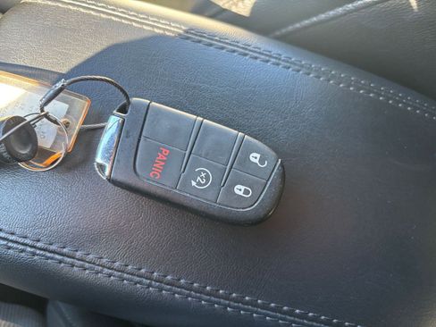 Used 2025 Jeep Compass Limited image 21