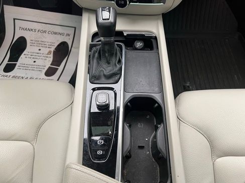 Used 2022 Volvo V60 T5 Cross Country image 12