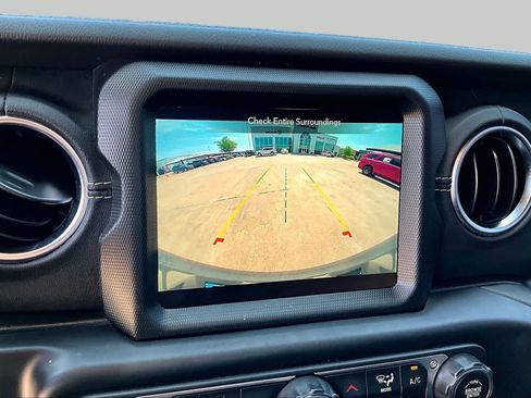 Used 2023 Jeep Wrangler Unlimited Sahara w/ Cold Weather Group AWD/4WD image 22