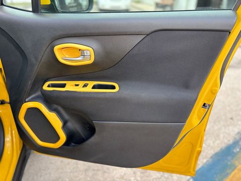 Used 2015 Jeep Renegade Latitude w/ Popular Equipment Group image 12