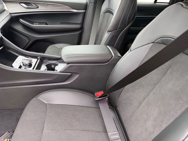 New 2026 Jeep Grand Cherokee Altitude AWD/4WD image 14