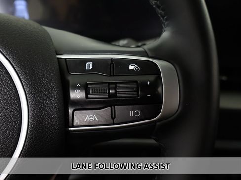 Used 2024 Kia Sportage EX FWD image 4