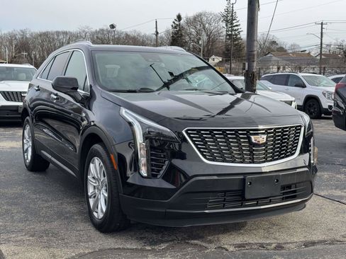 Certified 2022 Cadillac XT4 Luxury w/ Cold Weather Package image 4