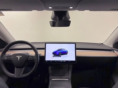 Used 2024 Tesla Model Y Long Range AWD/4WD image 2