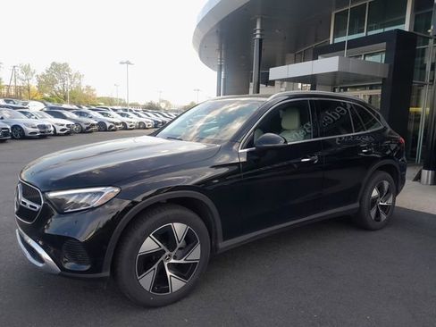 Used 2024 Mercedes-Benz GLC 300 4MATIC image 17
