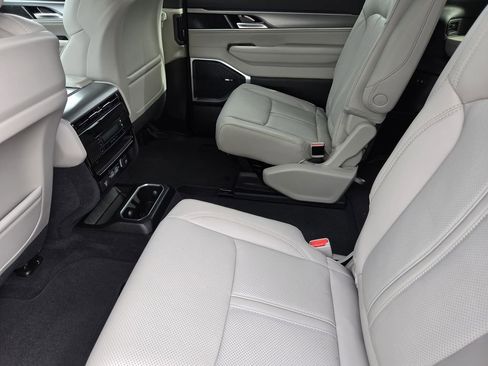 New 2026 Jeep Grand Wagoneer L Limited AWD/4WD image 15