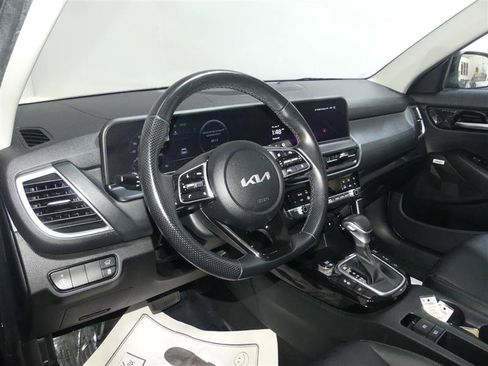 Used 2024 Kia Seltos SX w/ SX Sunroof Package AWD/4WD image 23
