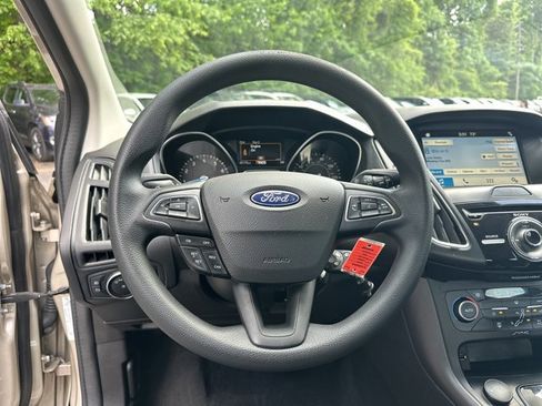Used 2018 Ford Focus SEL FWD image 28