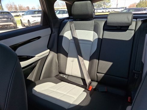 Certified 2026 Land Rover Range Rover Evoque Dynamic SE AWD/4WD image 15