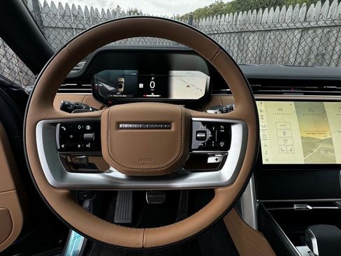 New 2025 Land Rover Range Rover Long Wheelbase SE image 10