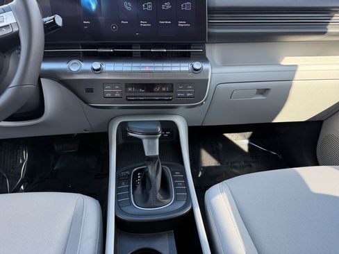 Used 2025 Hyundai Kona SEL image 11