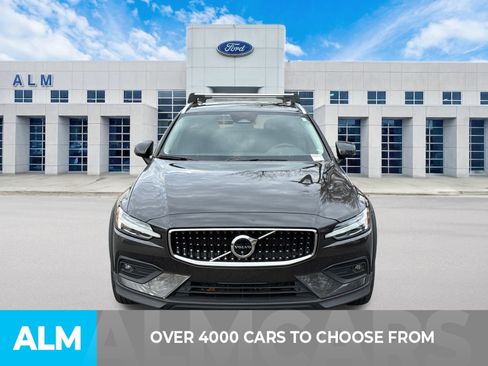 Used 2024 Volvo V60 B5 Cross Country Plus image 3