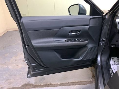 Used 2025 Nissan Kicks SV w/ SV Premium Package image 24