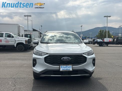 Used 2025 Ford Escape ST-Line Select AWD/4WD image 2