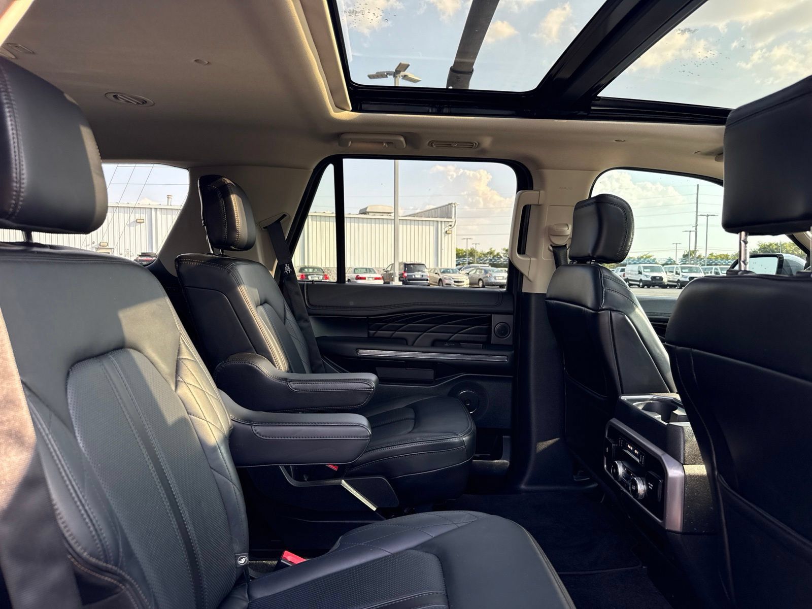 Used 2019 Ford Expedition Platinum AWD/4WD image 17