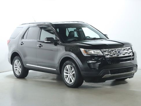 Used 2019 Ford Explorer XLT w/ Equipment Group 202A image 9