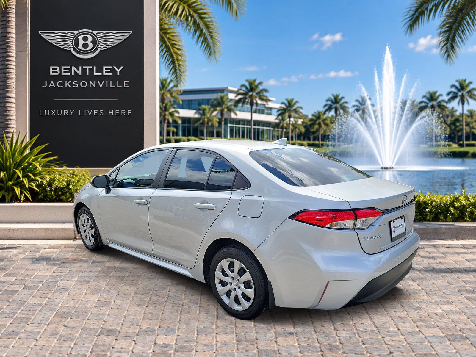 Used 2025 Toyota Corolla LE FWD image 2