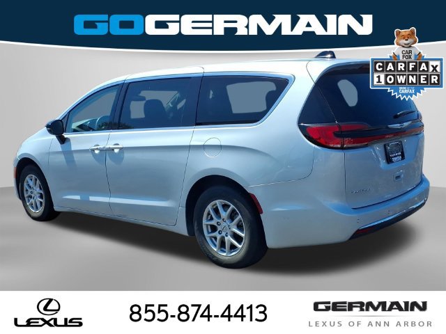 Used 2024 Chrysler Pacifica Touring-L FWD image 9