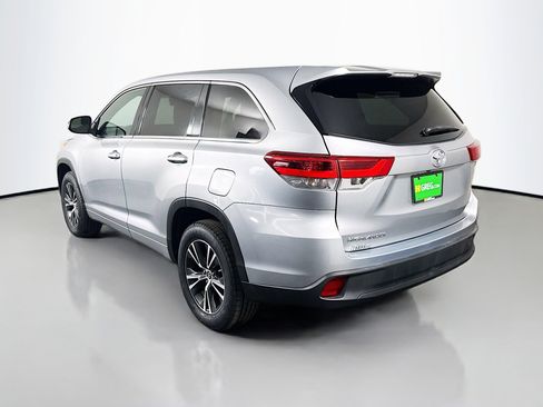 Used 2017 Toyota Highlander LE w/ Carpet Mat Package FWD image 7