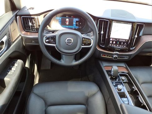 Used 2023 Volvo XC60 B5 Plus w/ Climate Package AWD/4WD image 18