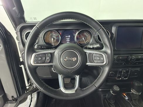 Used 2022 Jeep Wrangler Unlimited Sahara AWD/4WD image 29