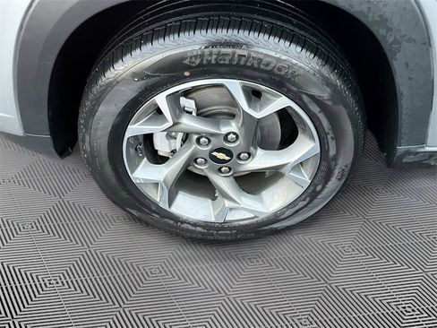 Used 2024 Chevrolet Trax LT image 35