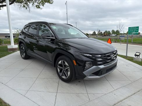 Used 2025 Hyundai Tucson SEL FWD image 2