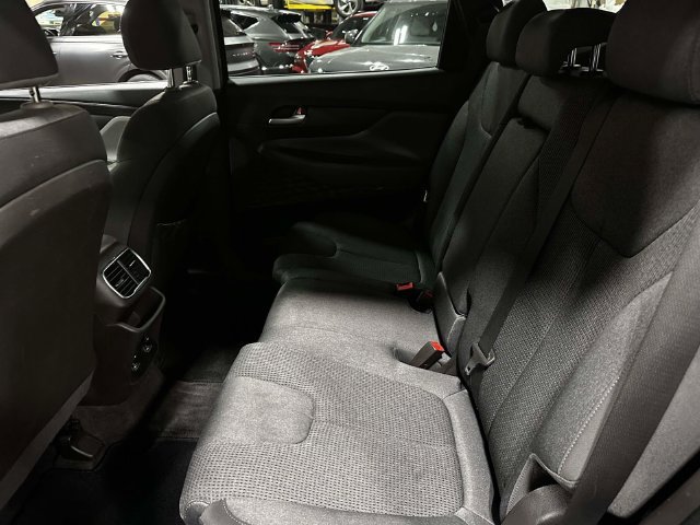 Used 2020 Hyundai Santa Fe SE AWD/4WD image 16
